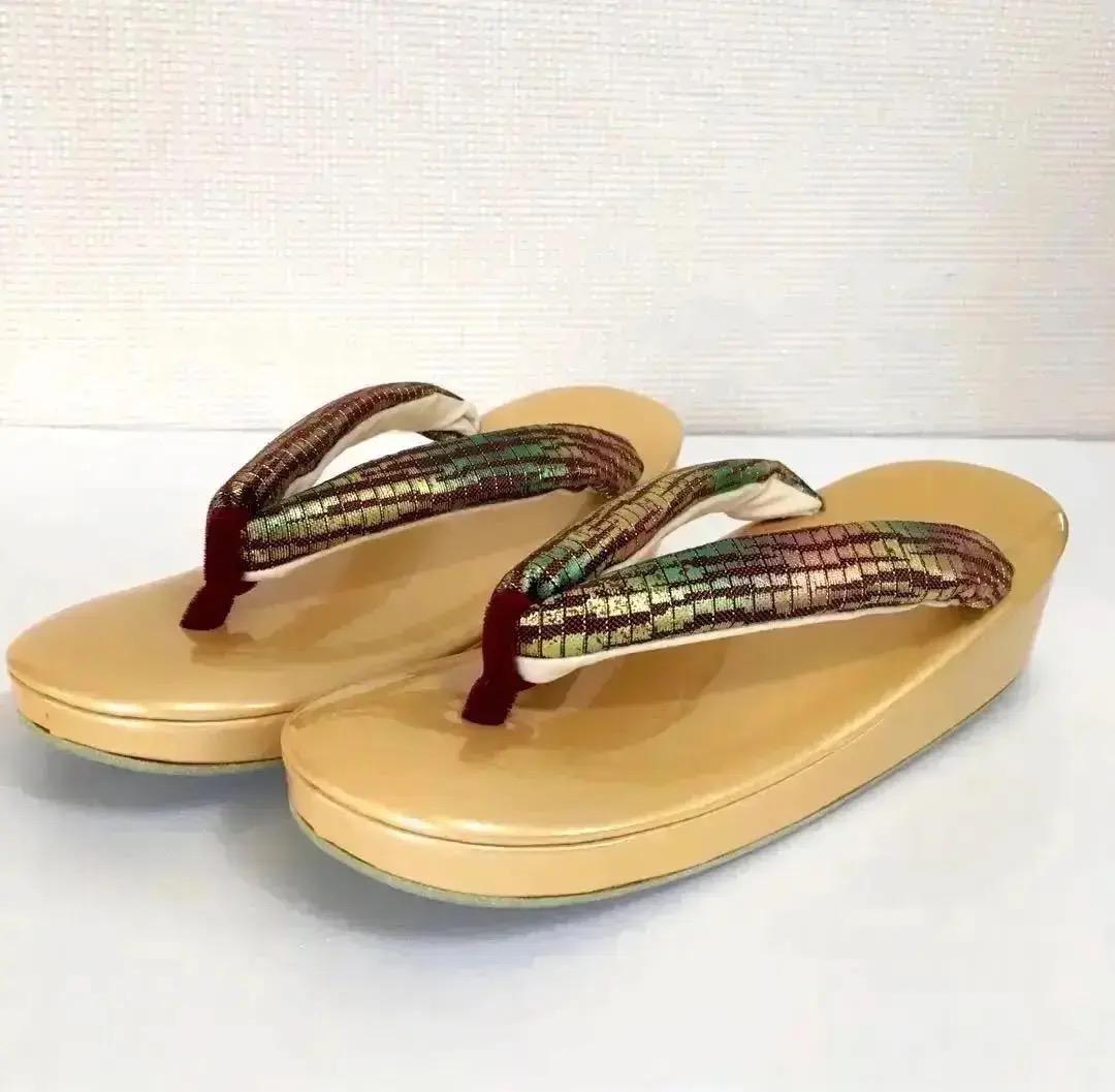 未使用美品 キンワシ 高級老舗和装草履 前坪赤色 天は艶やか鼻緒ふっくら上品色