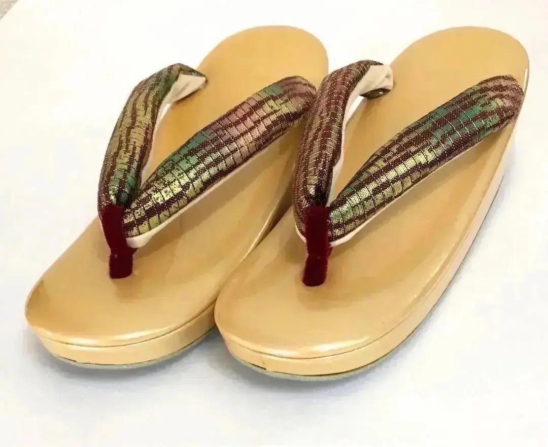 未使用美品 キンワシ 高級老舗和装草履 前坪赤色 天は艶やか鼻緒ふっくら上品色