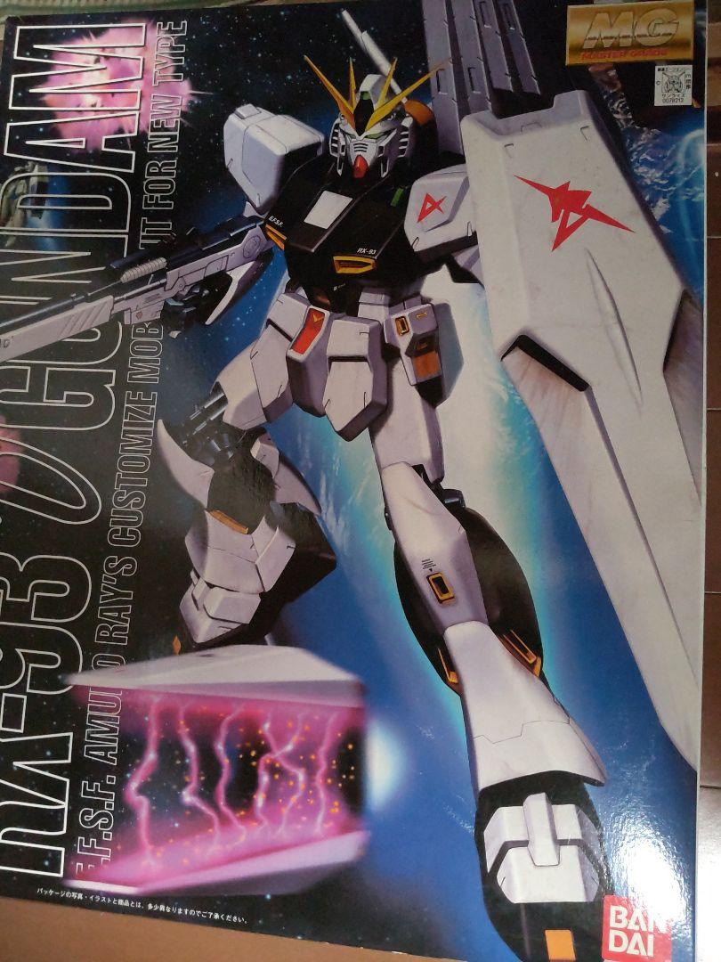 送料込み！バンダイMG1/100 νガンダム/機動戦士ガンダム逆襲のシャア