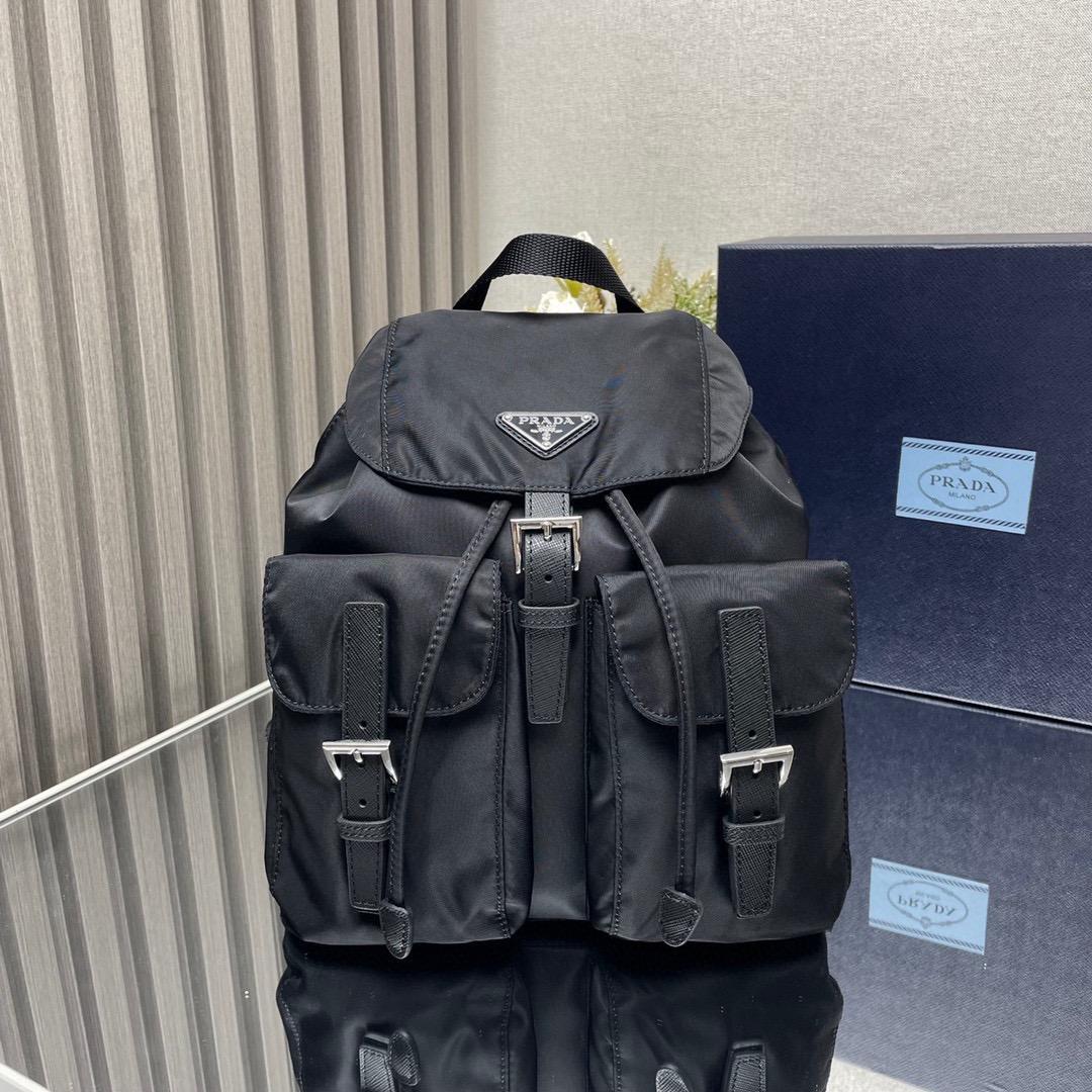 PRADA ブラック ナイロン リュック PRADA ブラック ナイロンバックパック - メルカリ