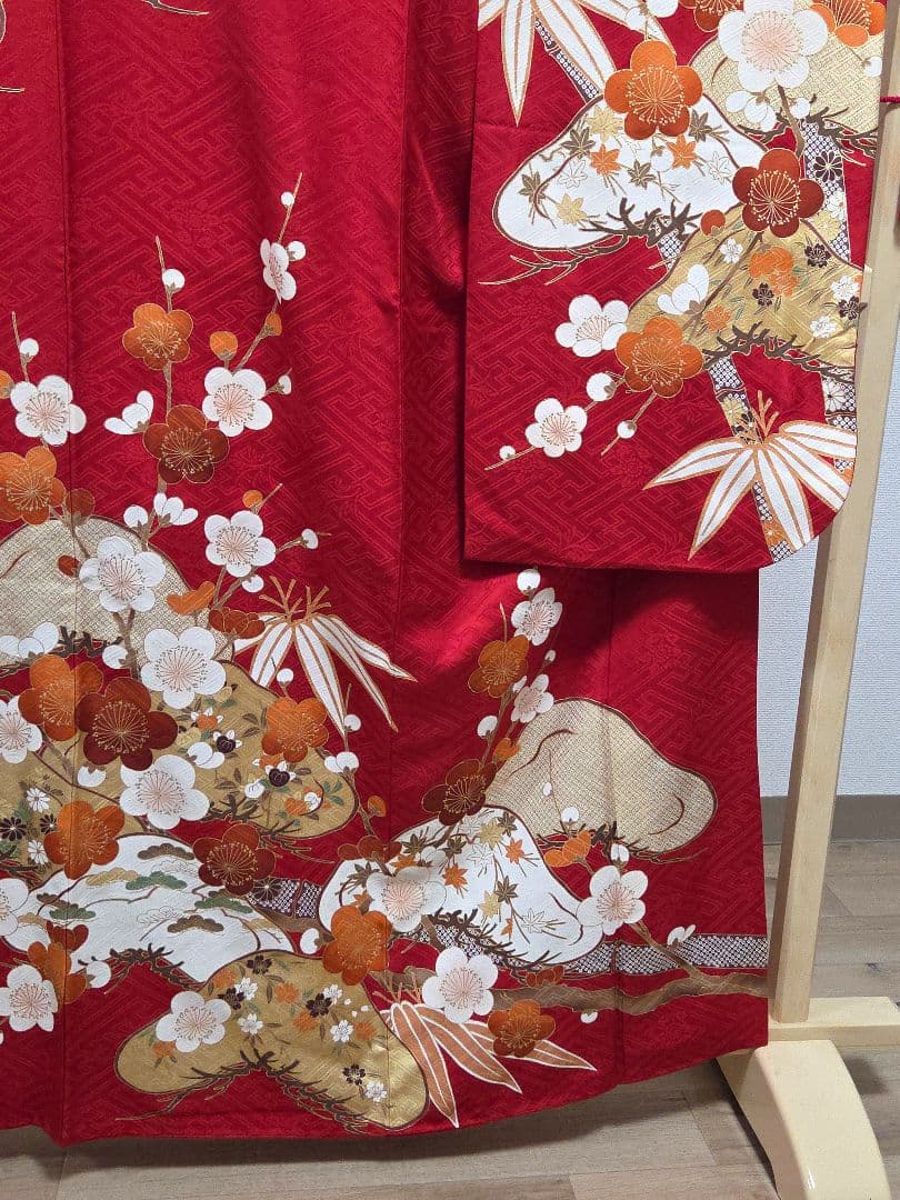 C 豪華 松竹梅 金駒刺繍 金彩 しぼり模様 正絹 振袖 成人式 着物