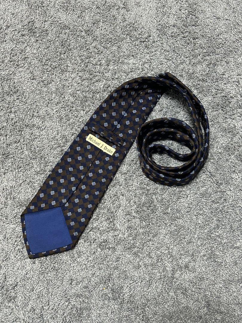 Drake's ネイビー 幾何学模様 ネクタイ 楽天市場】DRAKE'S（ドレイクス）英国製ネクタイ 日本販売店