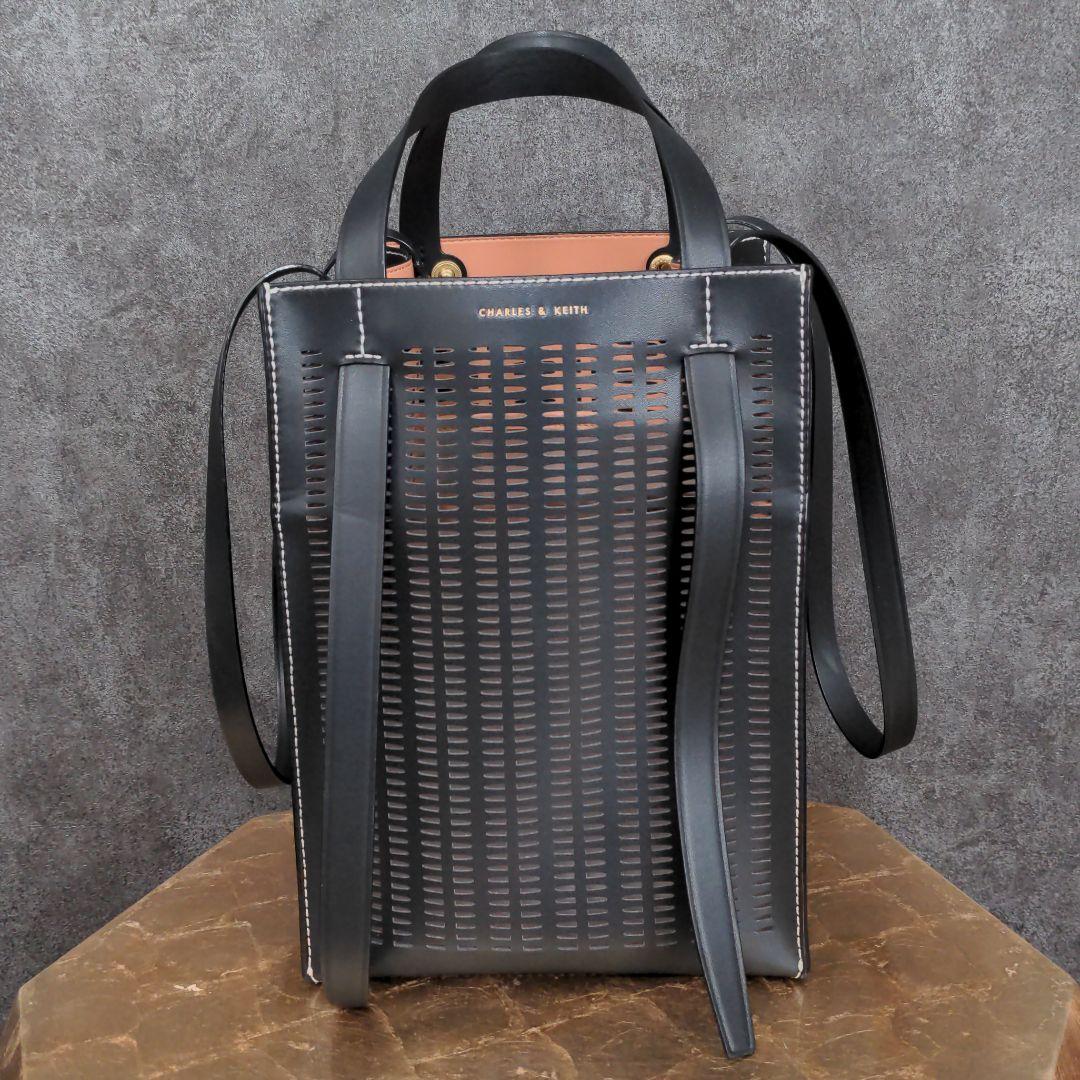 完売品★2021SS チャールズアンドキース クロックエフェクトトート BLK
