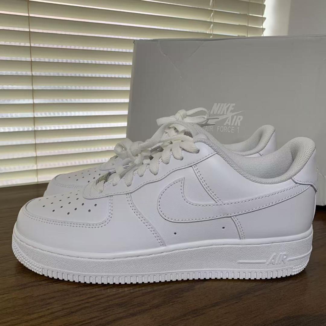新品ナイキ Nike AIR FORCE 1 07 ホワイト 27.5cm
