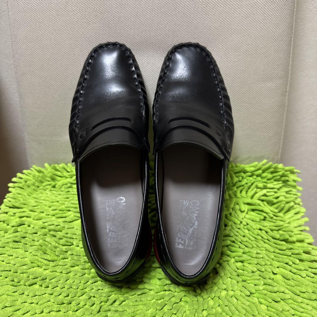 【美品】フェラガモ　黒　ローファー