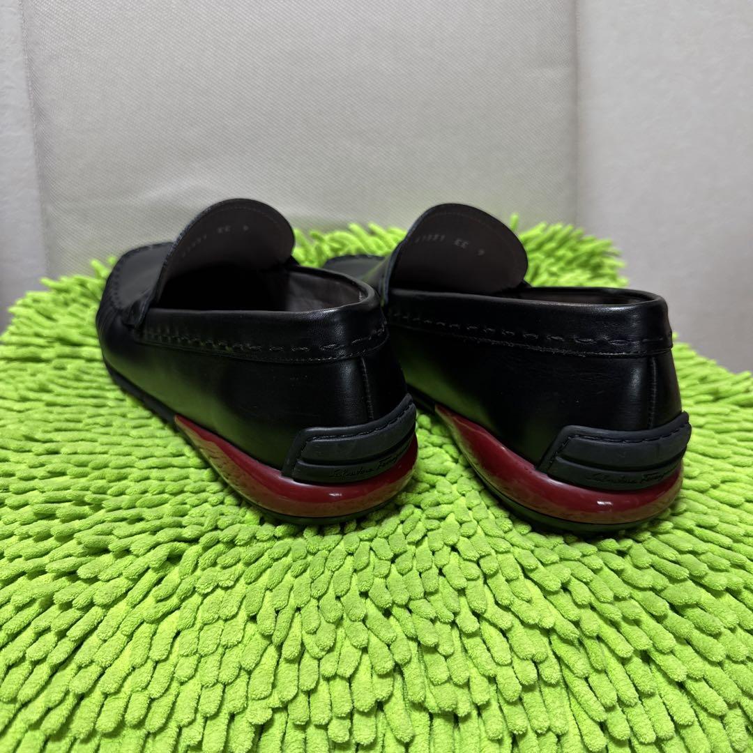 【美品】フェラガモ　黒　ローファー