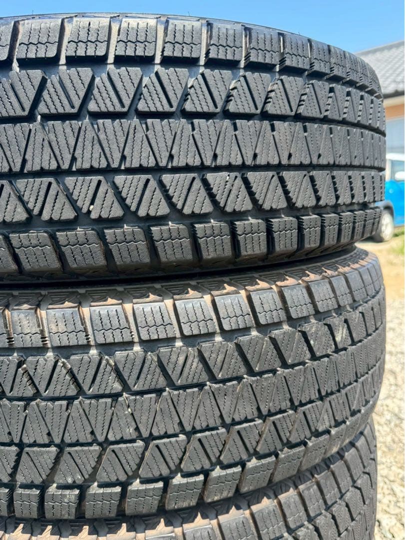 ブリヂストン　ブリザック DM-V3 225/70r16 21年製　超バリ山