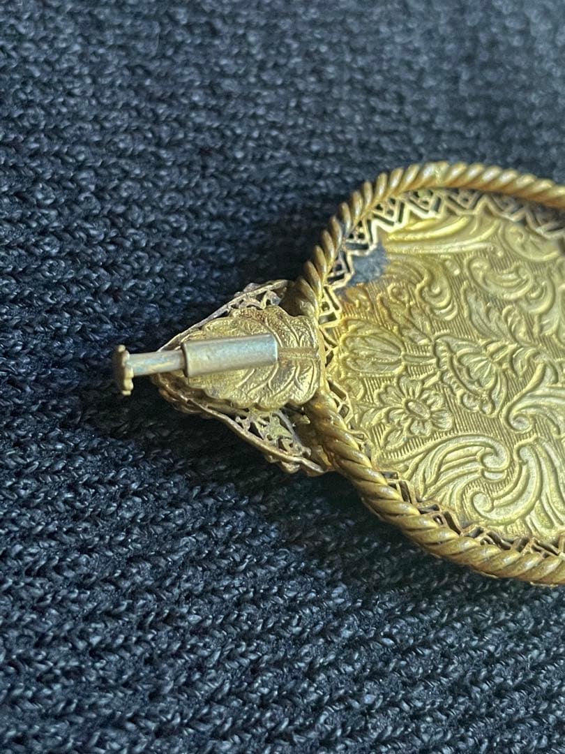 来店をご期待! ⬇️ アンティーク エナメル手書き ブローチ傷や汚れあり