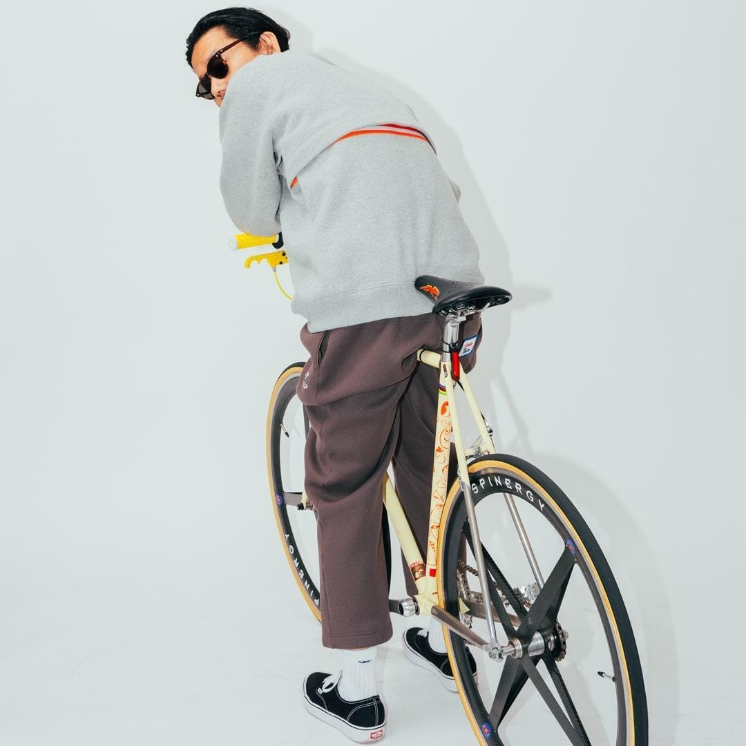 BEAMS × TRIPSTER 別注Championスウェット 自転車乗りのためのスウェット」が発売、ヴィジュアルに野村訓市