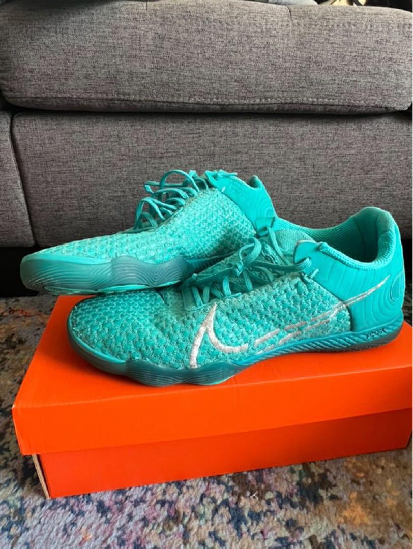 ● Nike