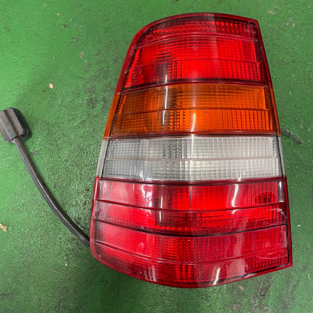 W124 テールランプ左 - メルカリ