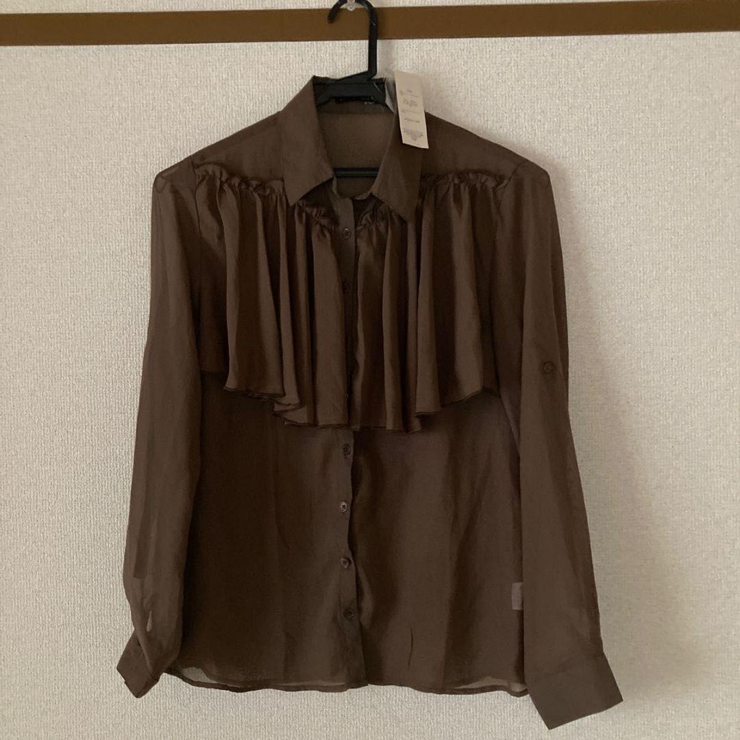 フリル付きブラウンシフォンシャツ 5,641円