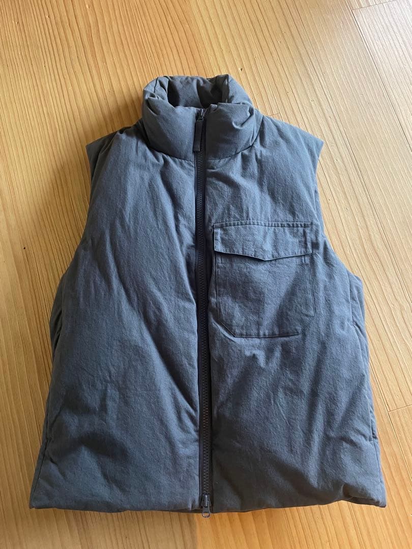 ゴーシュコットンパフダウン ダウンベスト/チャコールグレ ー