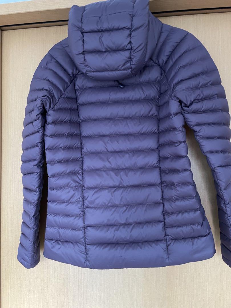 Patagonia ウィメンズ　ダウンセーターフーディ