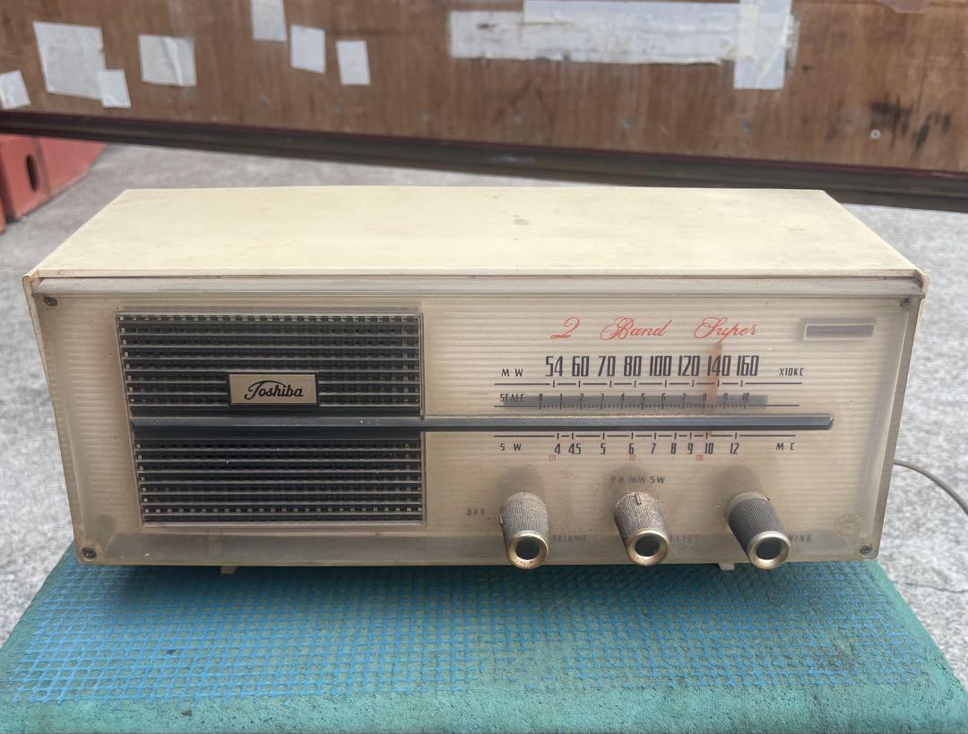 レトロなToshiba SYC-606 ラジオチューナー