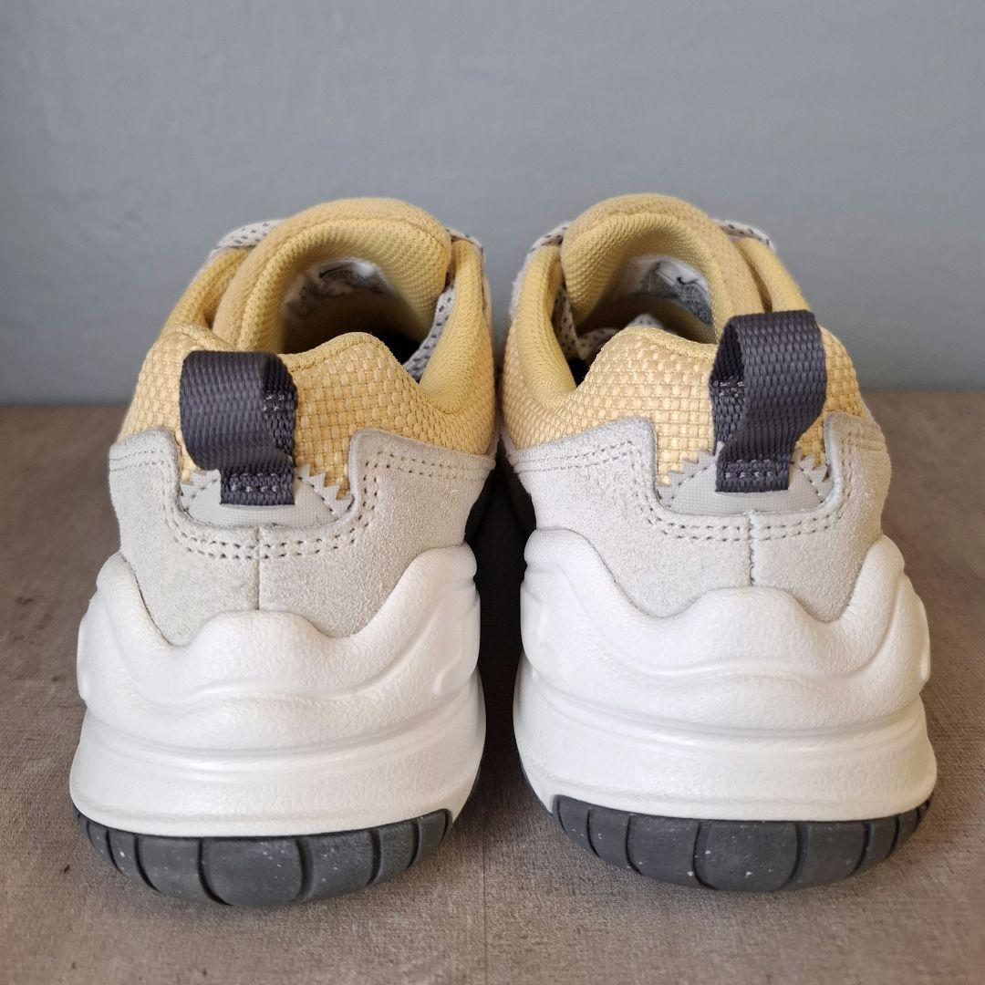 【限定】 NIKE テックヘラ 23.5cm イエロー emmi