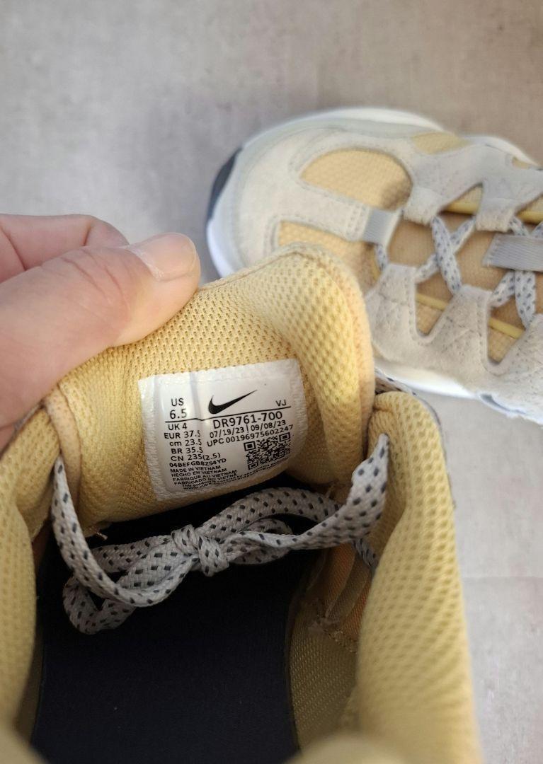 【限定】 NIKE テックヘラ 23.5cm イエロー emmi