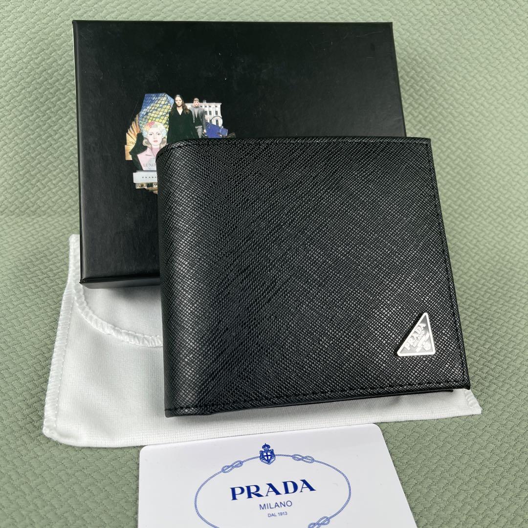 PRADA プラダ 二つ折り財布 ブラック さんかくシルバーマーク