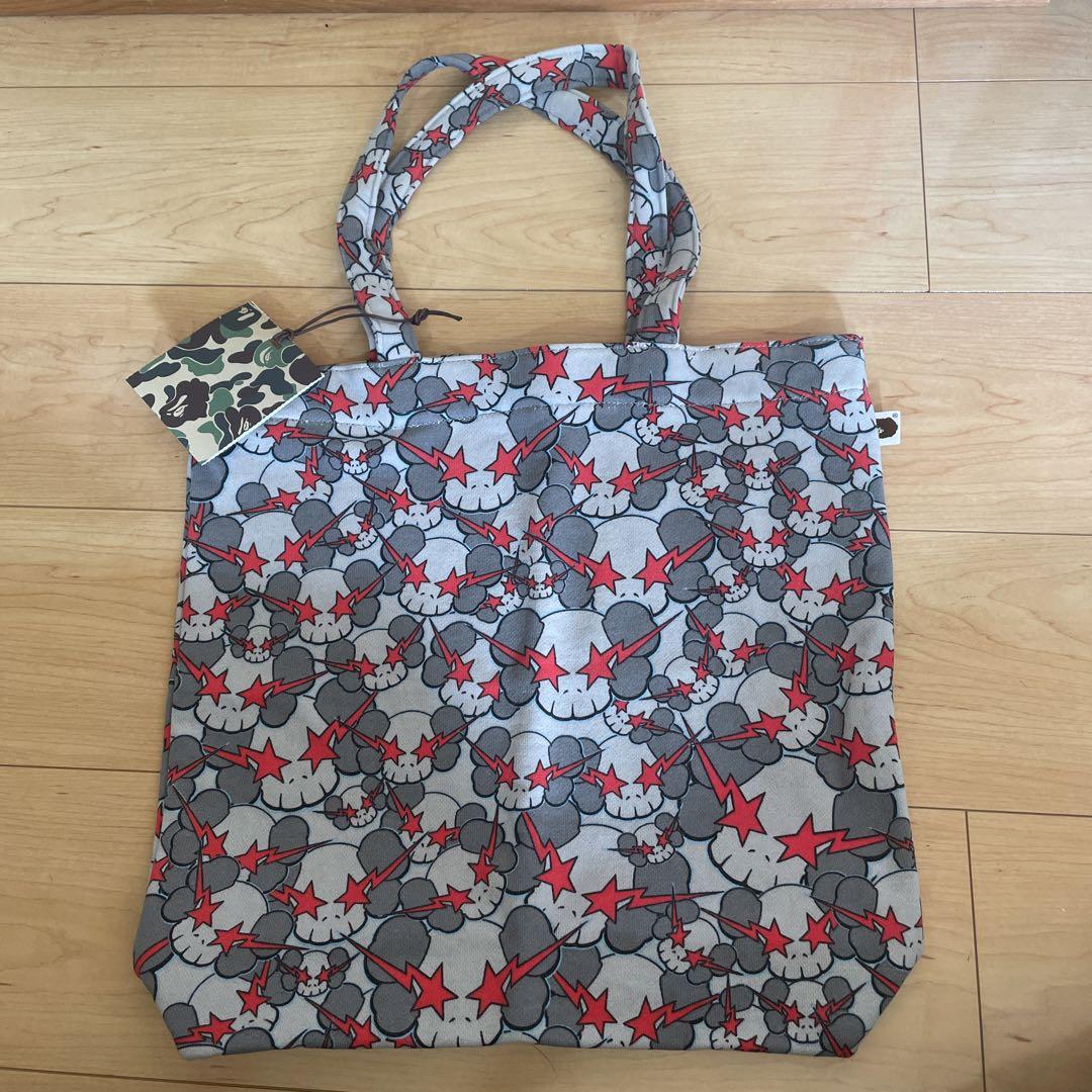 kaws bape コラボ　トートバック　新品未使用