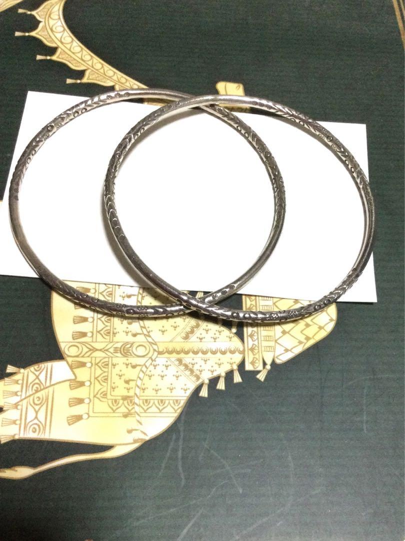 【限定販売】 カレンシルバー彫刻模様バングル2個セット アクセサリー
