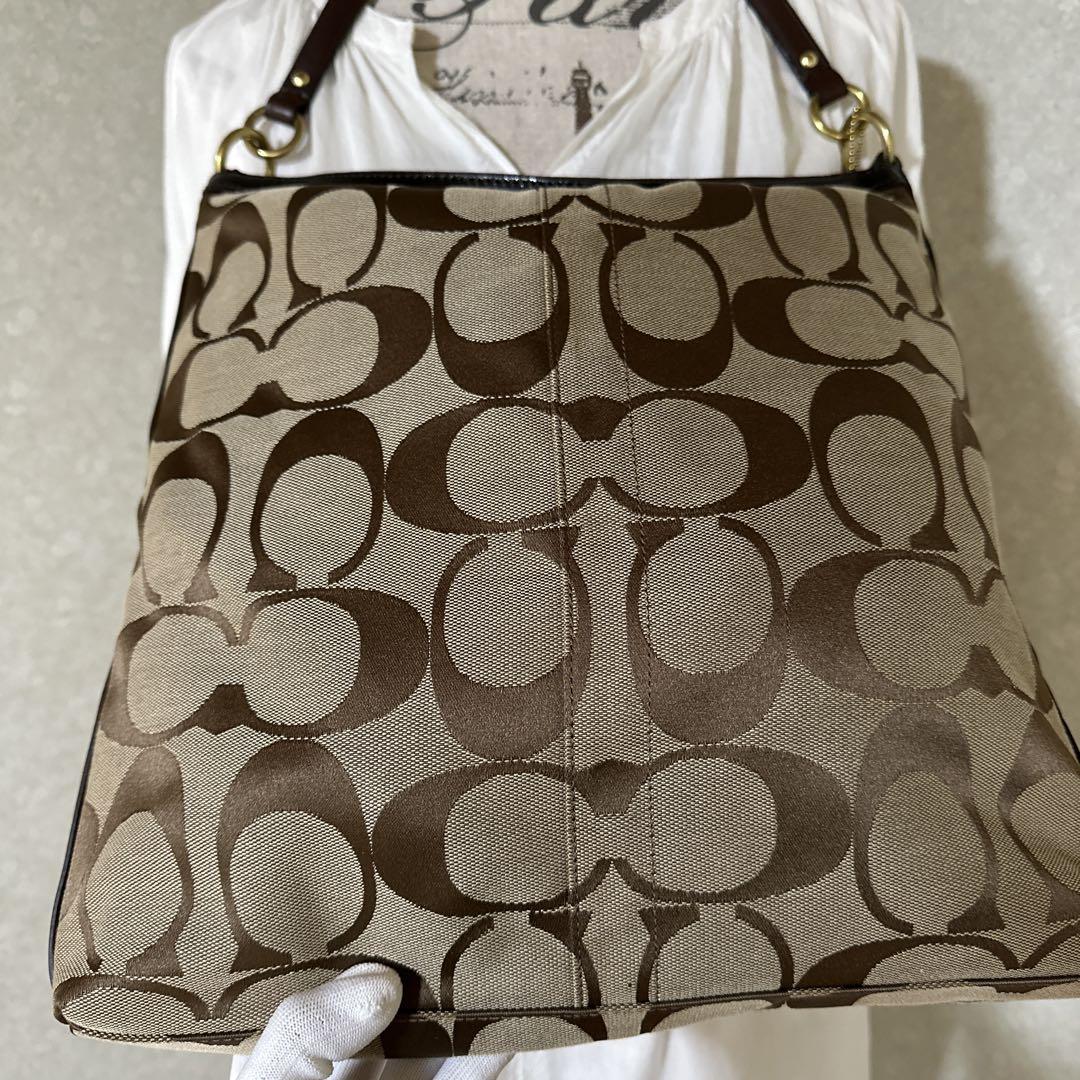 COACH ロゴパターン ショルダーバッグ - メルカリ