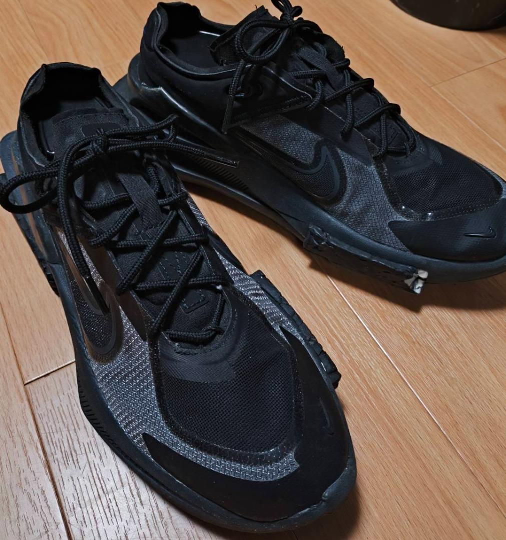 ほぼ新品だが難あり　NIKE ナイキ　スニーカー　ZOOMX フォンタンカ