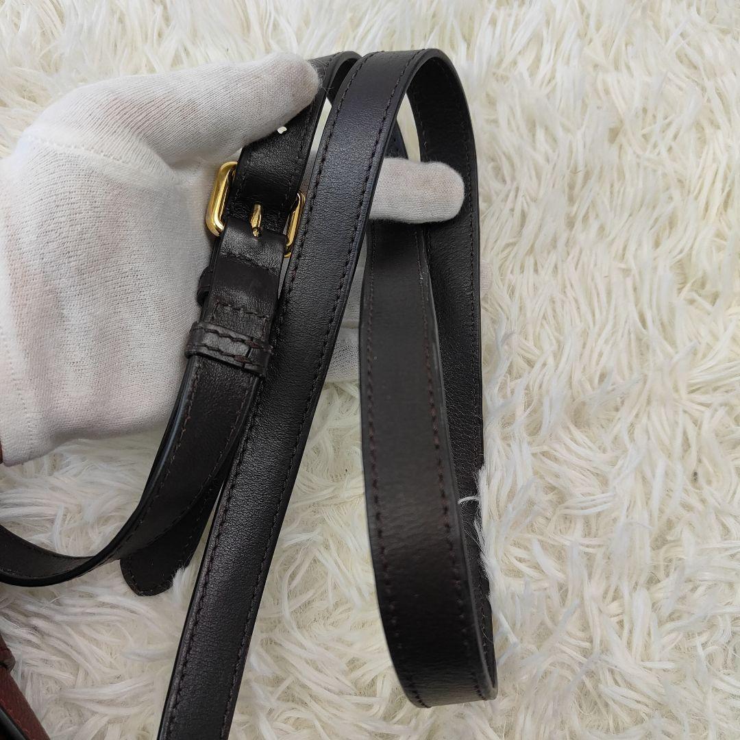 BURBERRY　レッドバックル　レザークロスボディバッグ　ノバチェック