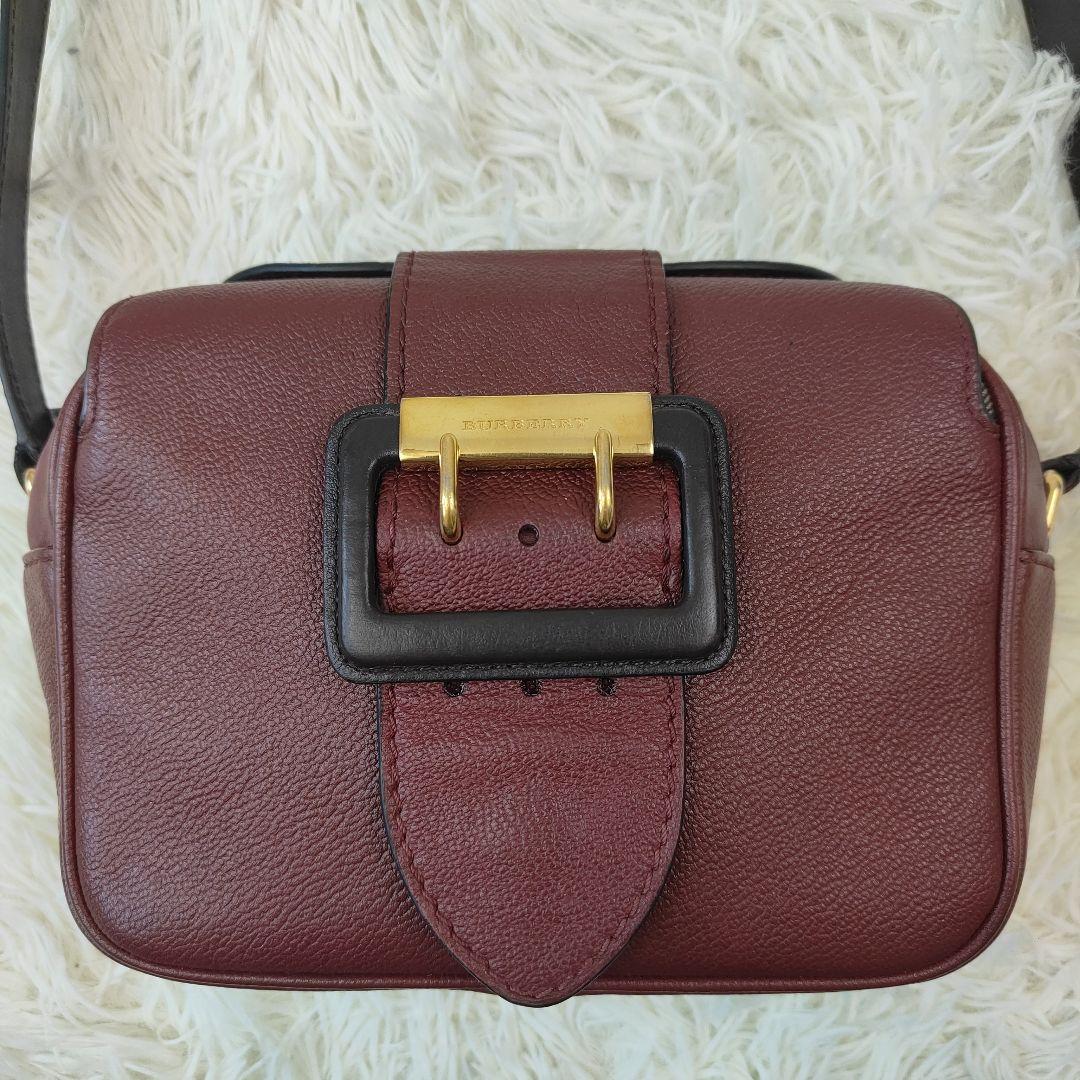 BURBERRY　レッドバックル　レザークロスボディバッグ　ノバチェック