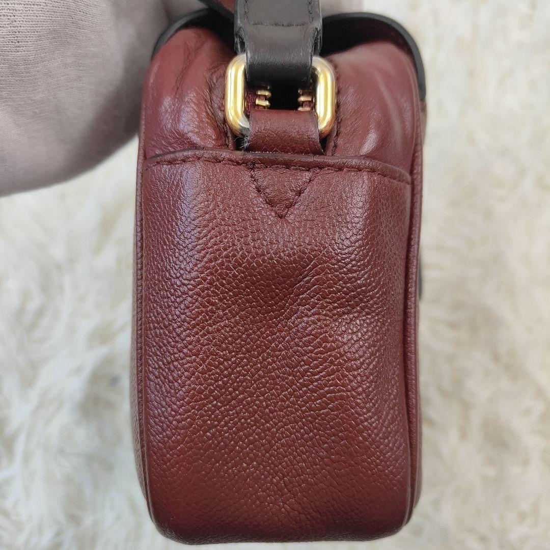 BURBERRY　レッドバックル　レザークロスボディバッグ　ノバチェック