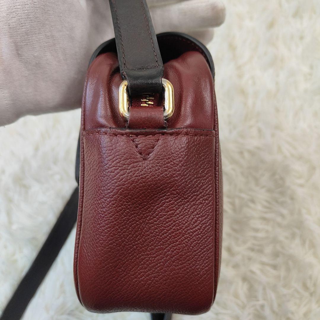 BURBERRY　レッドバックル　レザークロスボディバッグ　ノバチェック