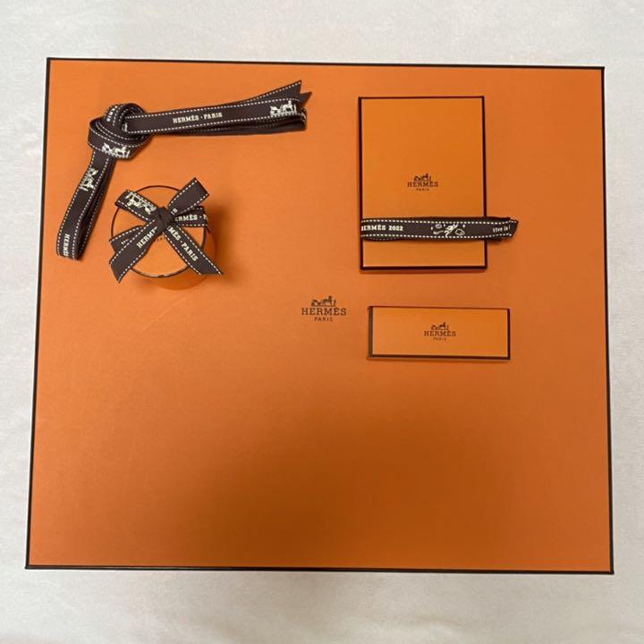 ☆HERMES エルメス 大きめ空箱 ツイリー空箱 ショップ袋など 9点セット☆ 特売中 グレイセル ローズセル4点セット 化粧水/ローション