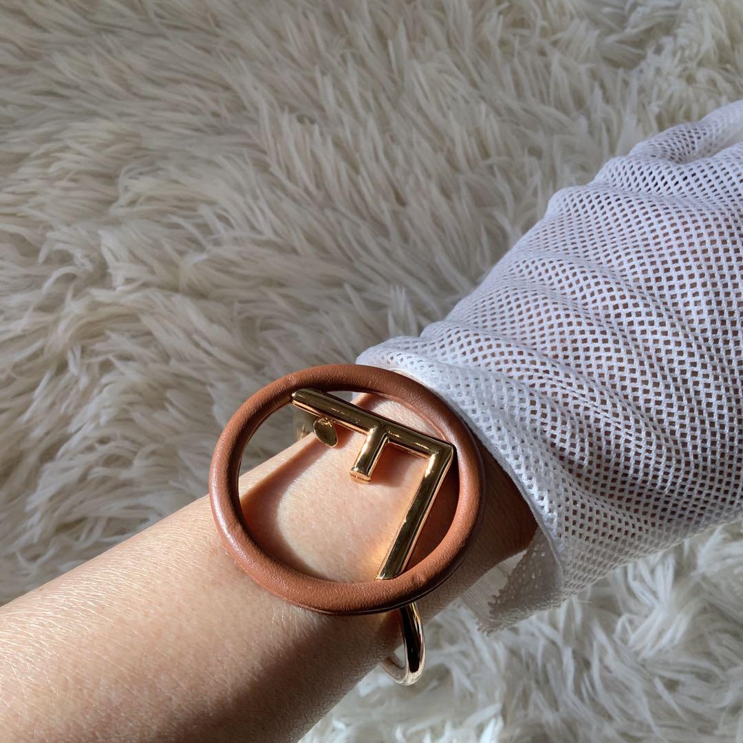 美品✨フェンディ　ロゴ　バングル