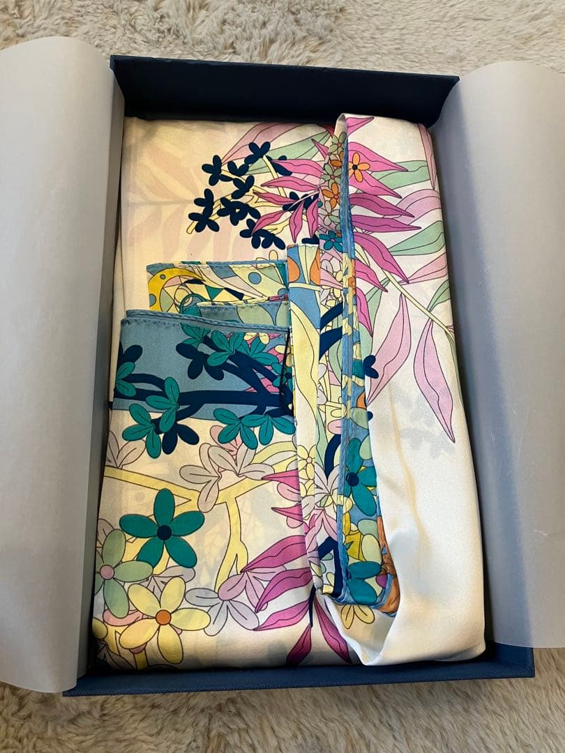 花柄シルク風スカーフ