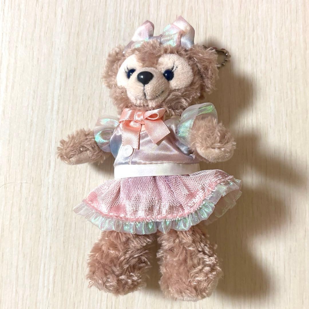 ディズニー　ダッフィー　　カラフルハピネスぬいぐるみバッジ　シェリーメイ ディズニーシー⭐️ダッフィー カラフルハピネス ぬいぐるみ