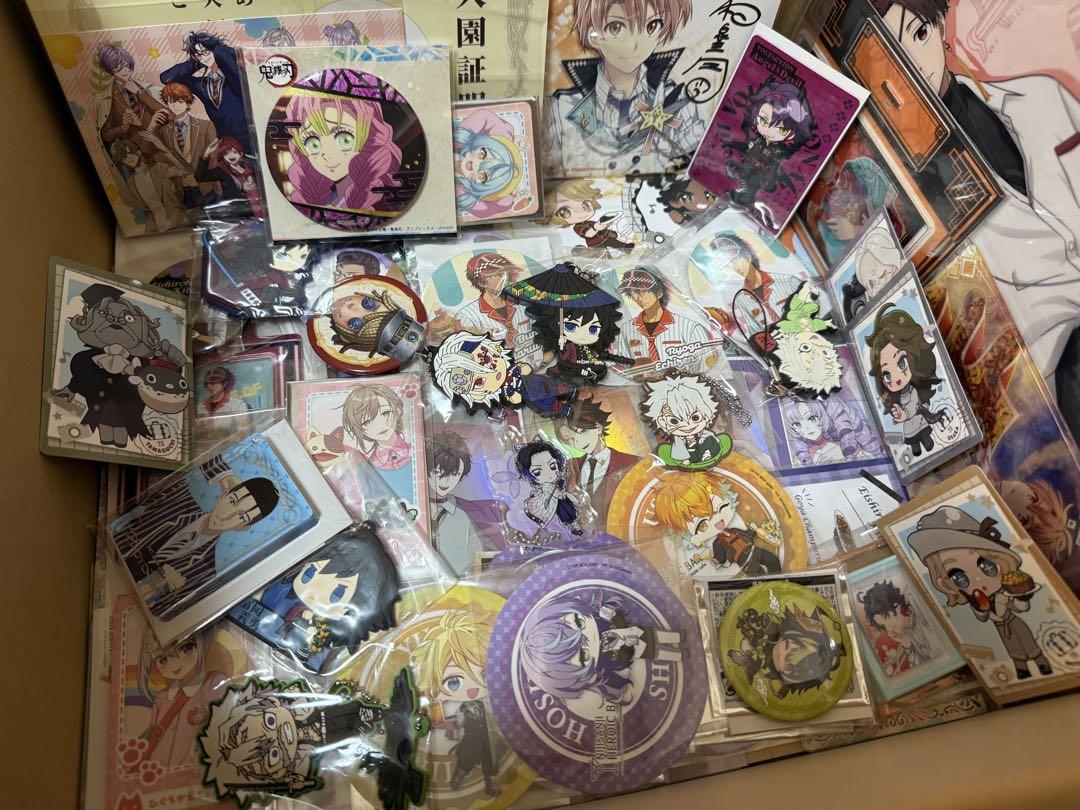 【700点以上】アニメグッズまとめ売り フィギュア 缶バッジ 鬼滅 推しの子 700点以上】アニメグッズまとめ売り フィギュア 缶バッジ 鬼滅