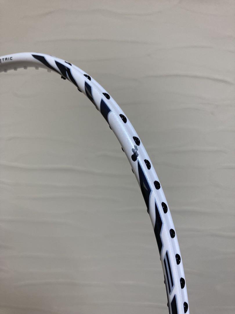 バドミントンラケット　アストロクス99PRO 4UG5
