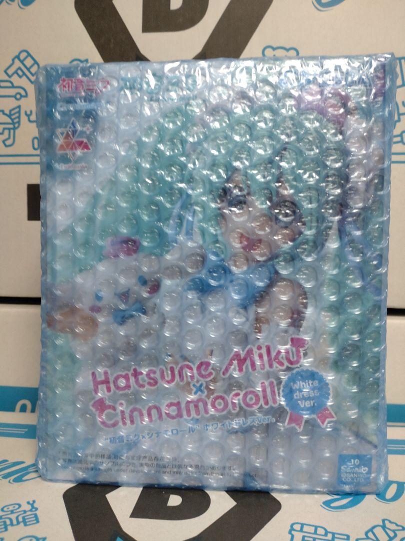 OneMall provides Mercari products: Luminasta “初音ミク