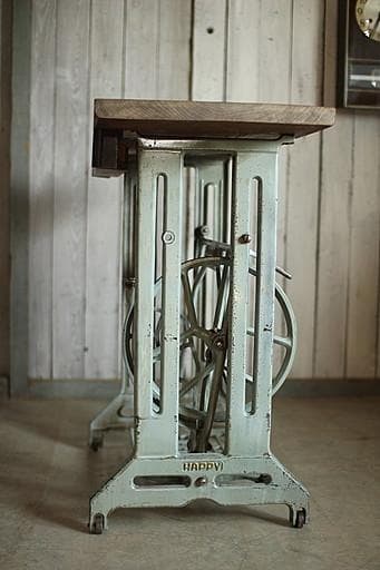 古い鉄脚と古材のテーブル ワークデスク 机 作業台 古家具 古道具傷や汚れあり MARWIL-DEMENAGEMENTS_CH