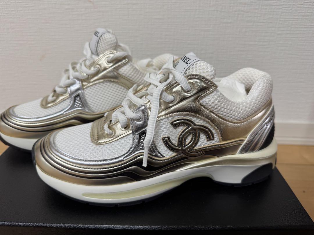 CHANEL スニーカー　ゴールドシルバー