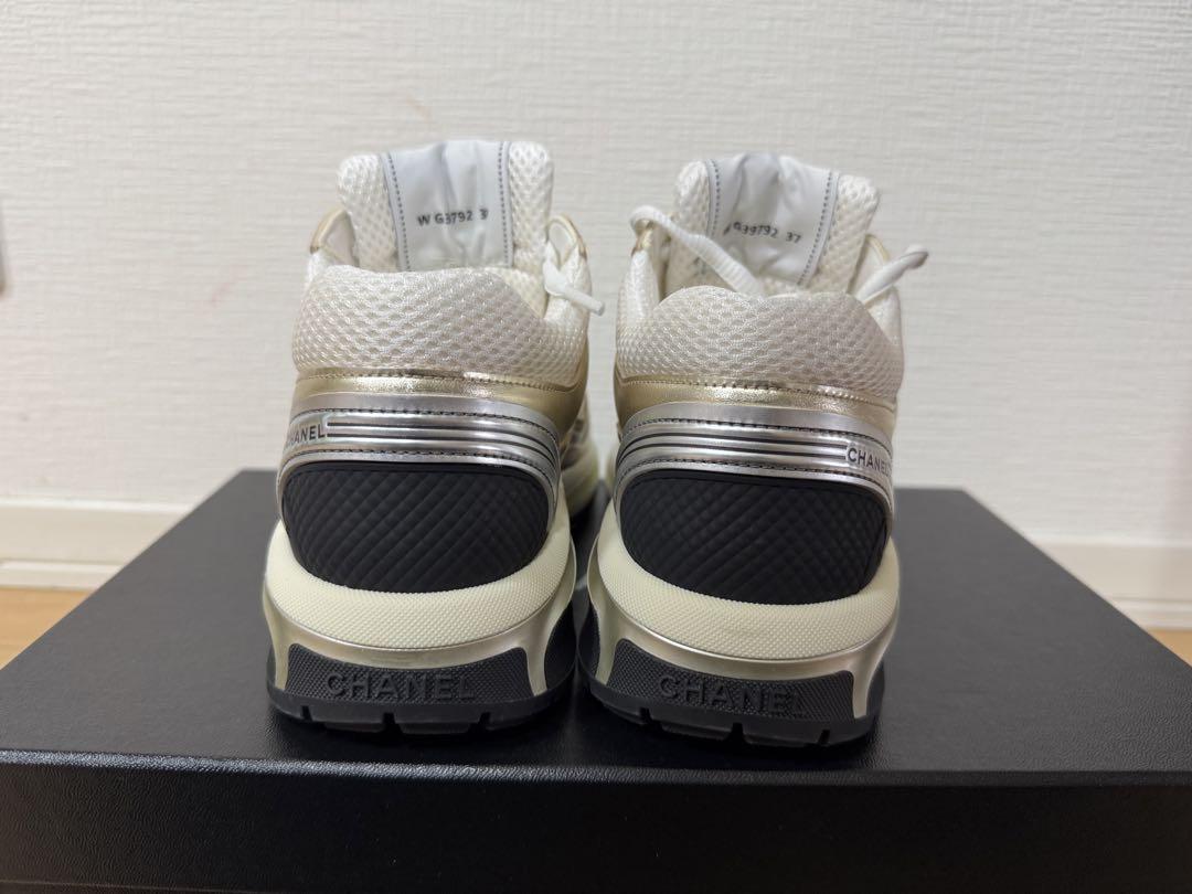 CHANEL スニーカー　ゴールドシルバー