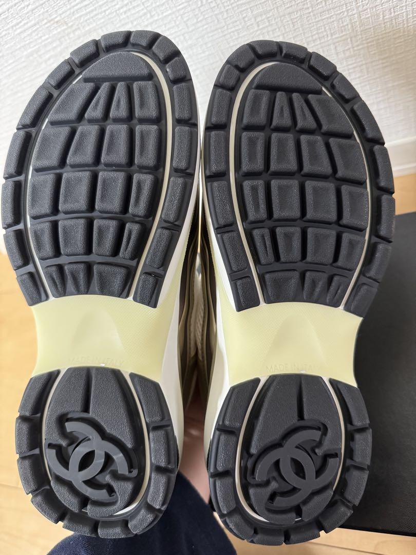 CHANEL スニーカー　ゴールドシルバー