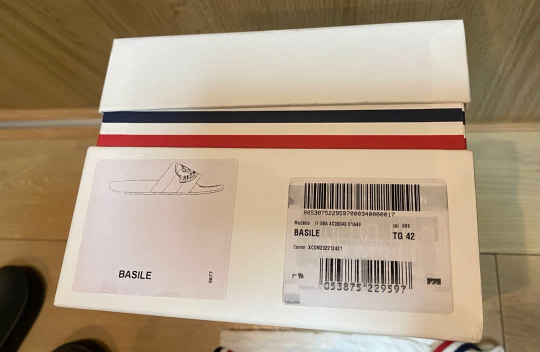 新品未使用 箱入り Moncler モンクレールBASILE スリップオン 黒