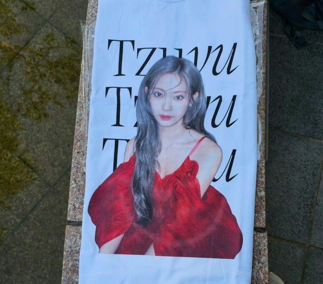 TWICE ツウィ 9/7 音楽中心 サノク限定 Tシャツ