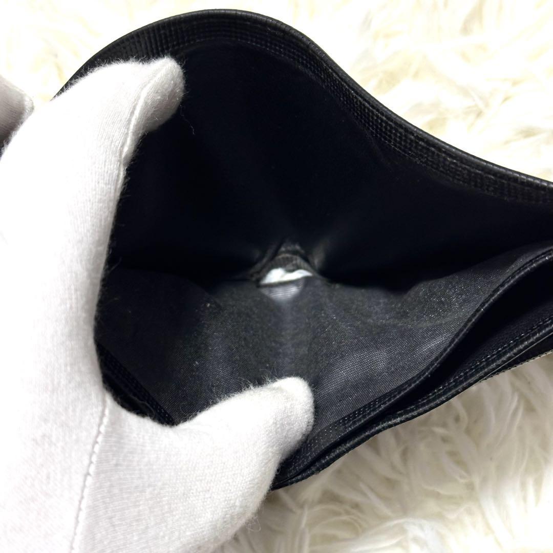 GUCCI 二つ折り財布 シルバー金具 レザー 黒 箱付き 型押し
