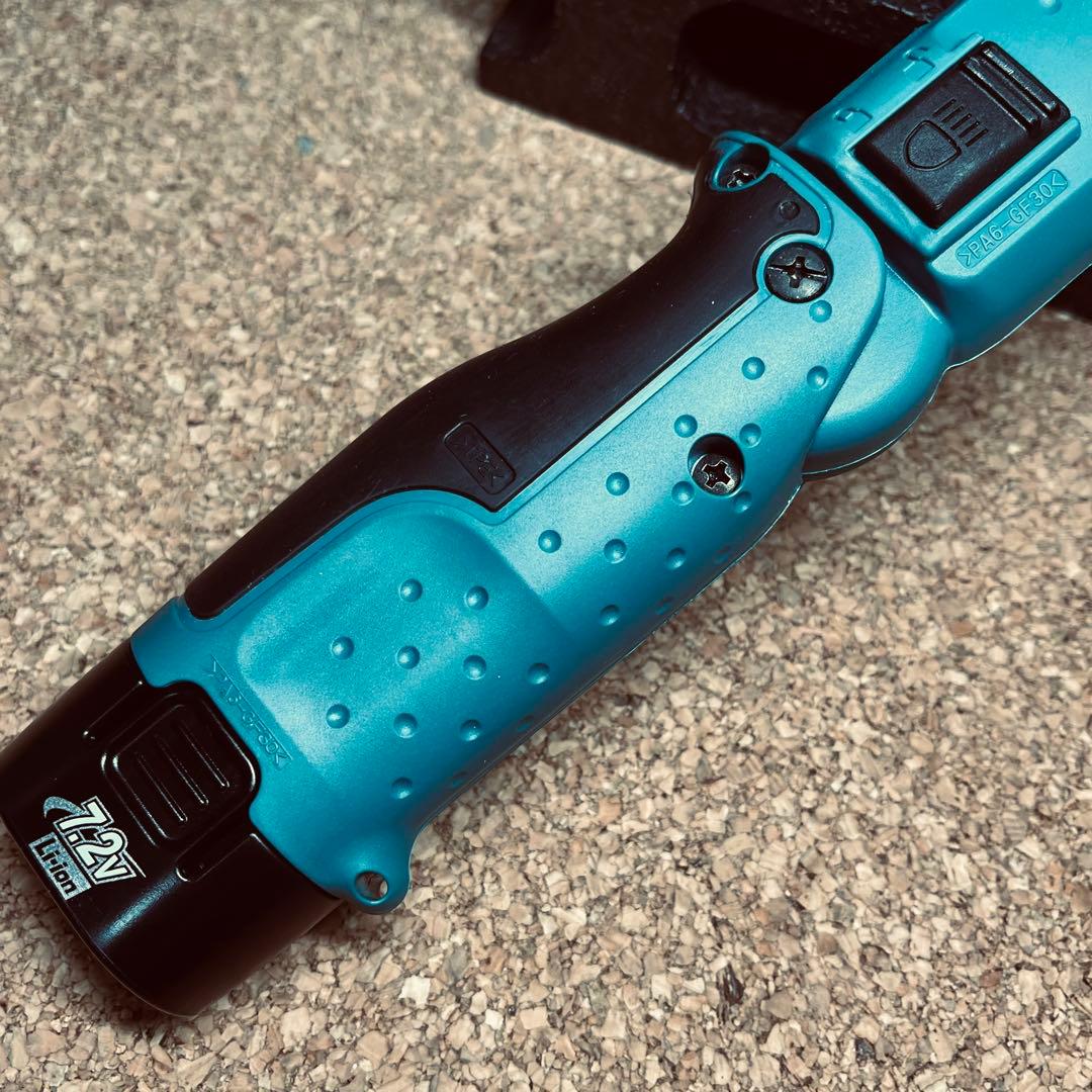 マキタ7.2V充電式ペンインパクトドライバーTD020D充電器.バッテリMakita