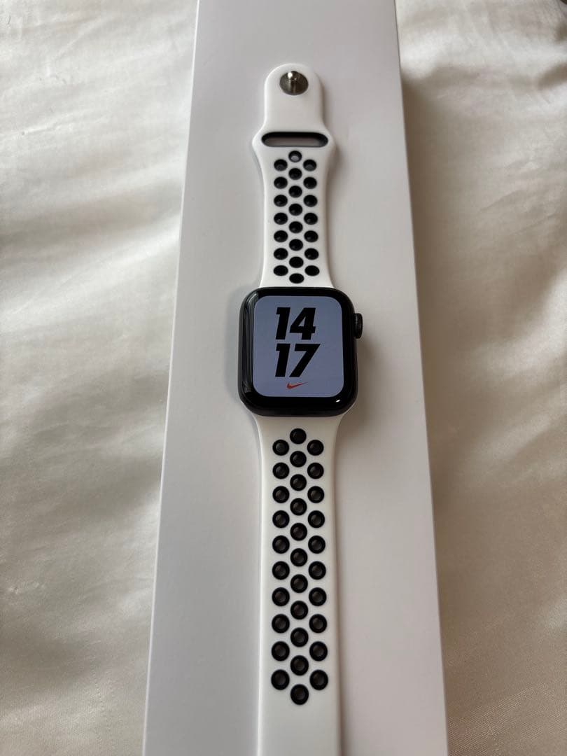 Apple Watch SE GPS 40mm バンド 充電器付き目立った傷や汚れなし