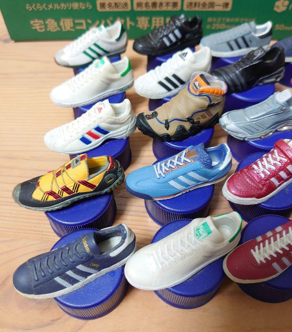 ペプシ × アディダス adidas スニーカー ボトルキャップ 25個
