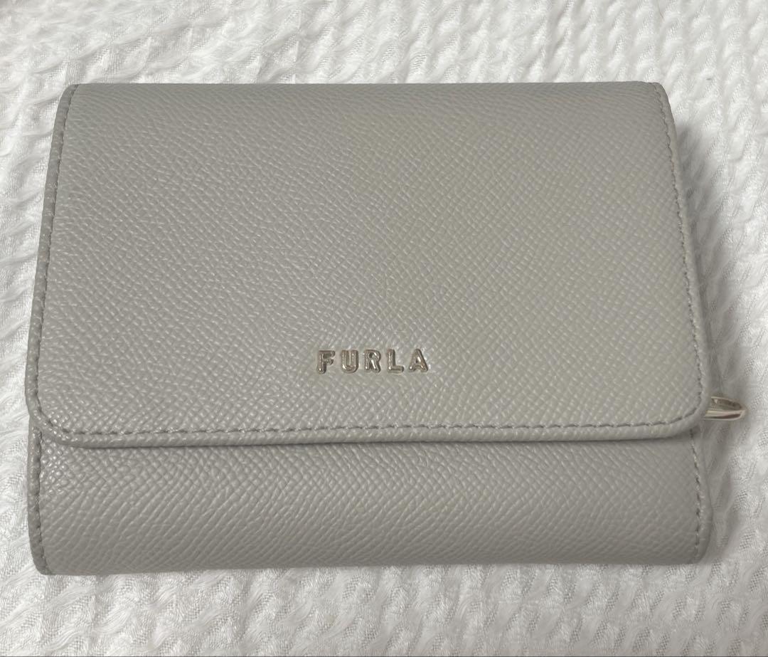 FURLA グレー 三つ折り財布 - メルカリ