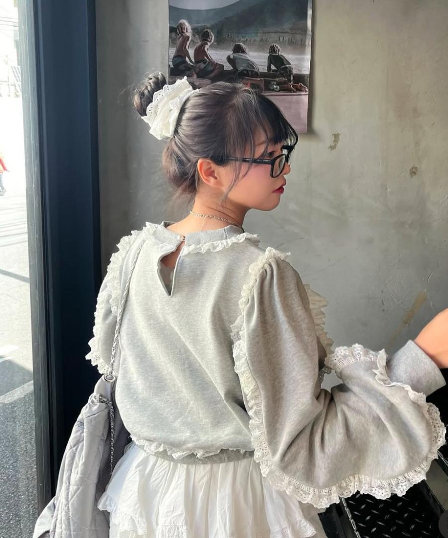 再販なし Treaturself lace frill cotton sweat