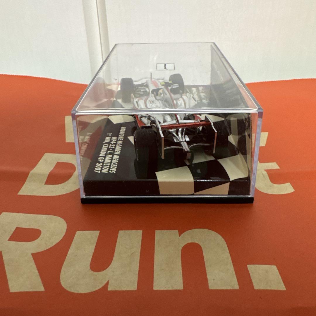 ミニチャンプス 1/43 マクラーレン メルセデス MP4-22 ハミルトン